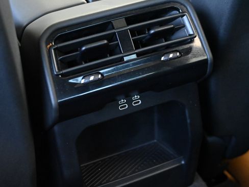 Used 2025 BMW i5 eDrive40i w/ Executive Package RWD image 26
