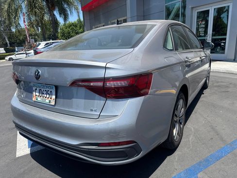 Used 2024 Volkswagen Jetta SE FWD image 6