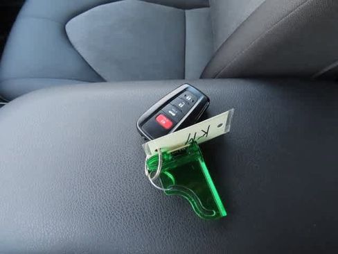 Used 2020 Toyota Camry LE image 25