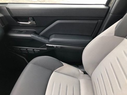 Used 2025 Toyota Tacoma TRD Sport image 14