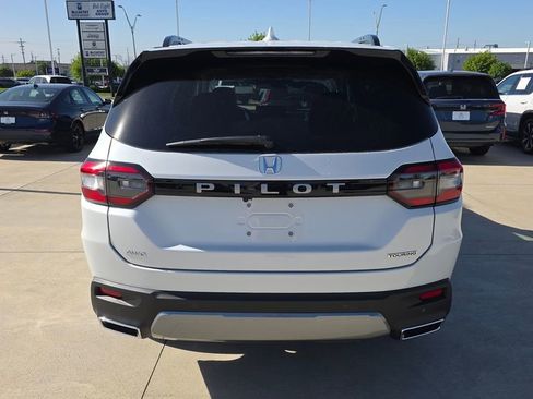 Used 2026 Honda Pilot Touring image 4