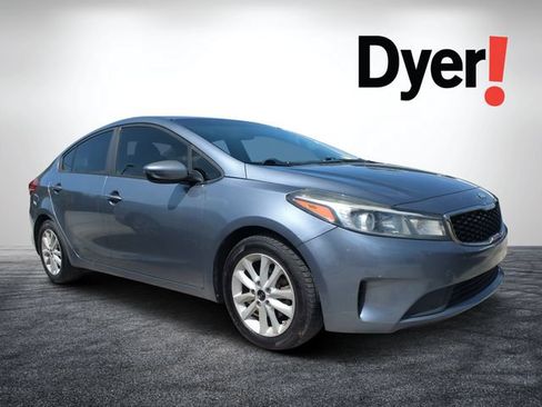 Used 2017 Kia Forte S FWD image 1