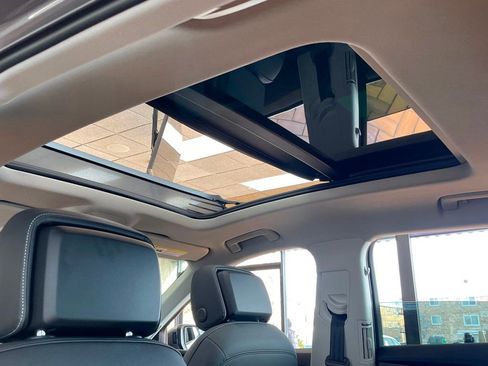 Used 2021 Audi e-tron Premium Plus w/ Premium Plus Package image 29