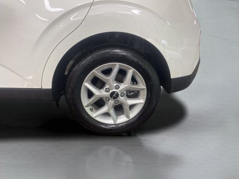Used 2025 Kia Soul LX w/ LX Technology Package FWD image 24