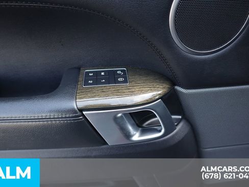 Used 2016 Land Rover Range Rover Sport SE image 12