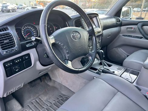 Used 2005 Toyota Land Cruiser image 32