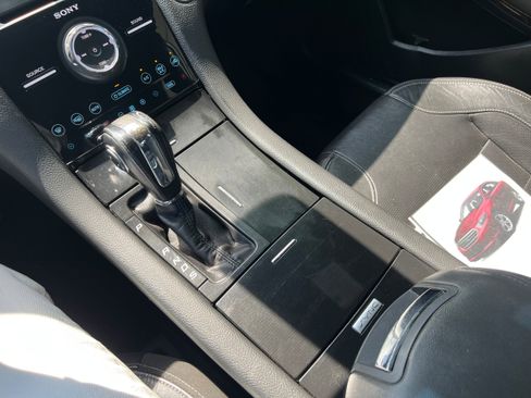 Used 2018 Ford Taurus Limited image 13