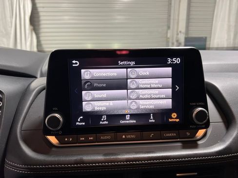 Used 2025 Nissan Rogue SV FWD image 31