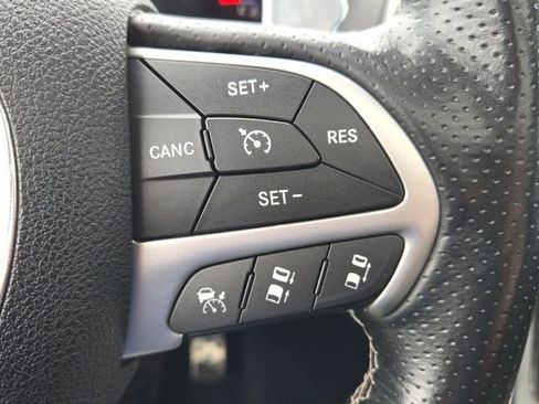 Used 2016 Jeep Grand Cherokee SRT image 15