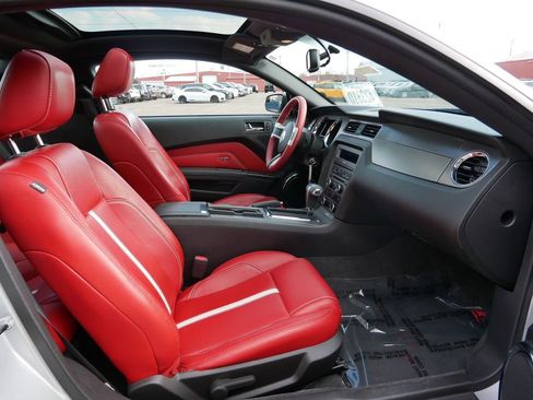 Used 2011 Ford Mustang GT Premium w/ 401A Rapid Spec Order Code RWD image 8