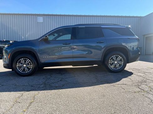 Used 2025 Chevrolet Traverse LT AWD/4WD image 10