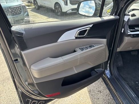 New 2026 Kia Carnival FWD image 19