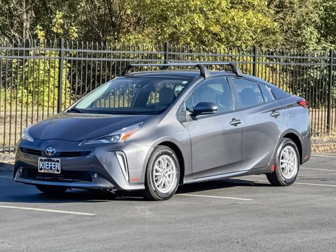 Used 2022 Toyota Prius LE image 8