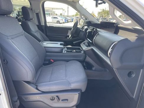 Used 2025 Ford Expedition Active RWD image 28