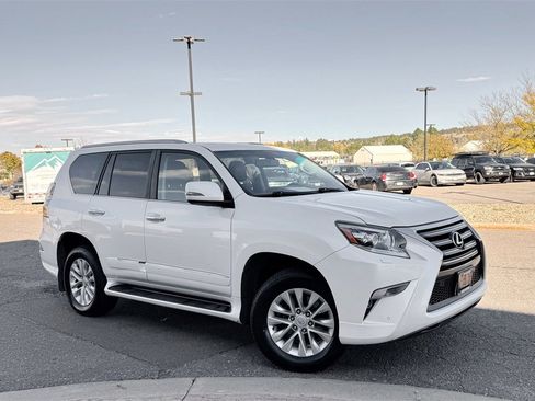 Used 2017 Lexus GX 460 image 2