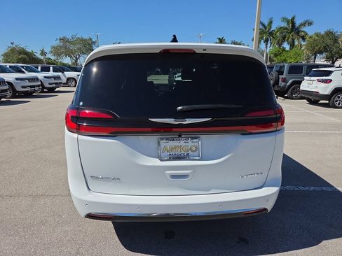 New 2026 Chrysler Pacifica Limited w/ Uconnect Theater Family Group FWD image 6