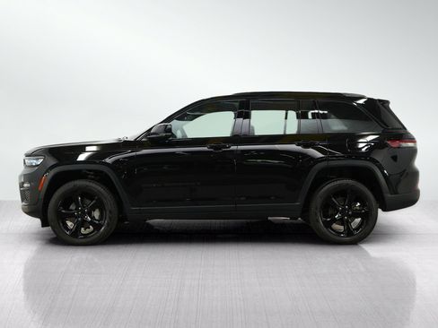 Used 2024 Jeep Grand Cherokee Limited w/ Black Appearance Package AWD/4WD image 2