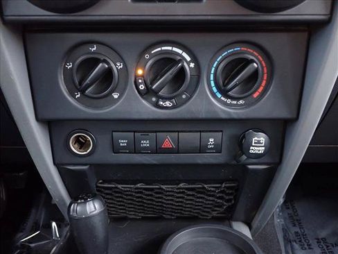 Used 2010 Jeep Wrangler Unlimited Rubicon AWD/4WD image 17