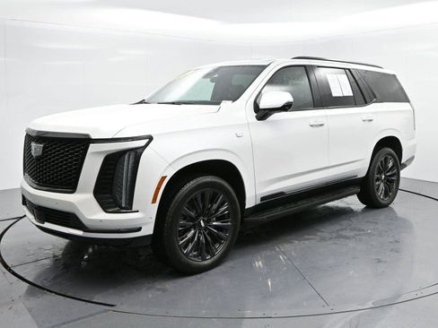 Certified 2025 Cadillac Escalade Sport w/ LPO, ONYX Package AWD/4WD image 3