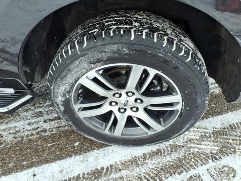 Used 2022 Ford Expedition XLT image 7