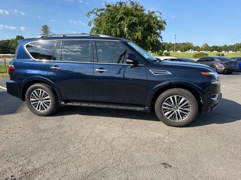 Used 2023 Nissan Armada SL w/ Captain's Chairs Package AWD/4WD image 3