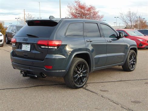 Used 2017 Jeep Grand Cherokee Altitude image 4