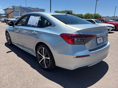 Used 2022 Honda Civic Touring image 3