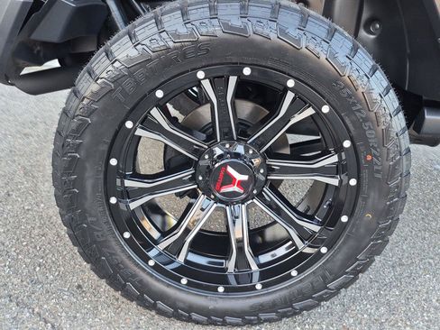 Certified 2025 Jeep Wrangler Unlimited Rubicon w/ Convenience Group AWD/4WD image 14