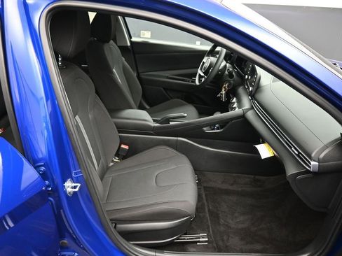 Used 2025 Hyundai Elantra SE FWD image 23