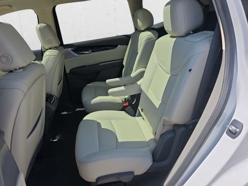 Used 2023 Cadillac XT6 Premium Luxury AWD/4WD image 16