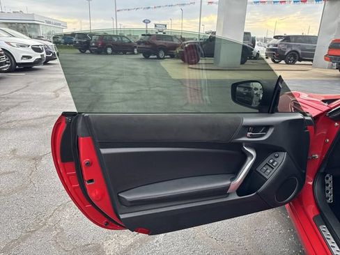 Used 2017 Toyota 86 RWD image 10