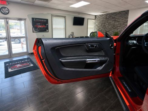 Used 2015 Ford Mustang Convertible RWD image 10