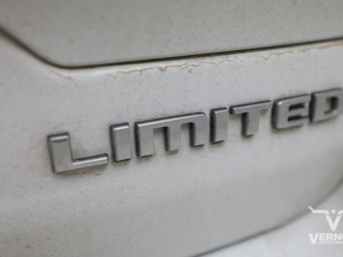 Used 2023 Jeep Grand Cherokee Limited AWD/4WD image 12