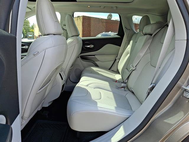 Used 2021 Jeep Cherokee Limited AWD/4WD image 11