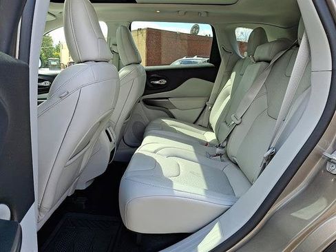 Used 2021 Jeep Cherokee Limited AWD/4WD image 11