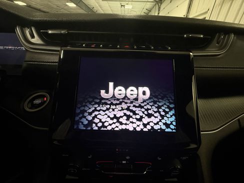 Used 2024 Jeep Grand Cherokee Laredo w/ Luxury Tech Group I image 30