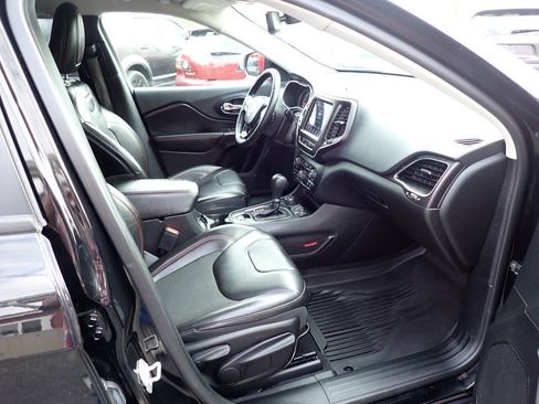Used 2021 Jeep Cherokee Trailhawk AWD/4WD image 9