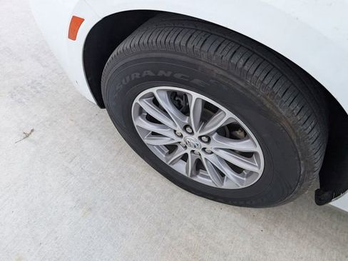 Used 2024 Buick Enclave Premium image 9