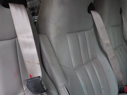 Used 2017 Chevrolet Express 2500 RWD image 28