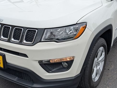 Used 2021 Jeep Compass Latitude w/ Driver Assistance Group AWD/4WD image 16