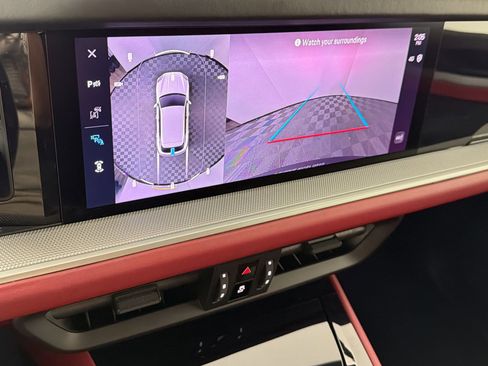 Certified 2024 Porsche Cayenne S AWD/4WD image 25