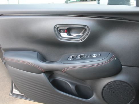 Used 2024 Honda HR-V Sport image 12