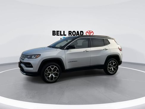Used 2025 Jeep Compass Limited image 9