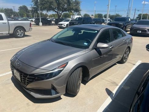 Used 2023 Hyundai Elantra Limited FWD image 4