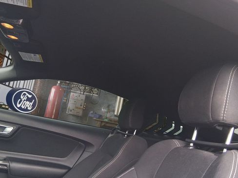 Used 2018 Ford Mustang Coupe RWD image 12