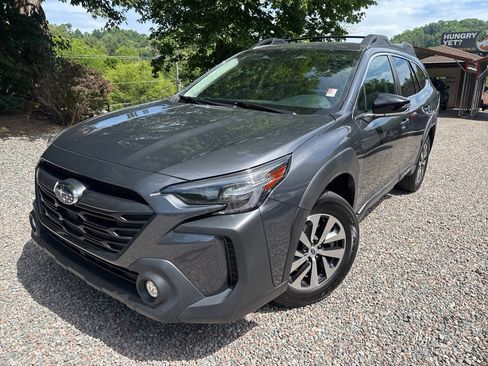 Used 2023 Subaru Outback Premium AWD/4WD image 1