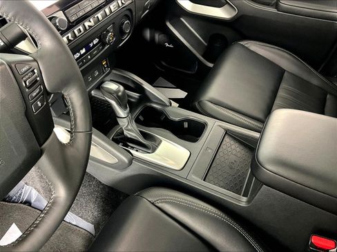 Used 2025 Nissan Frontier SL AWD/4WD image 19