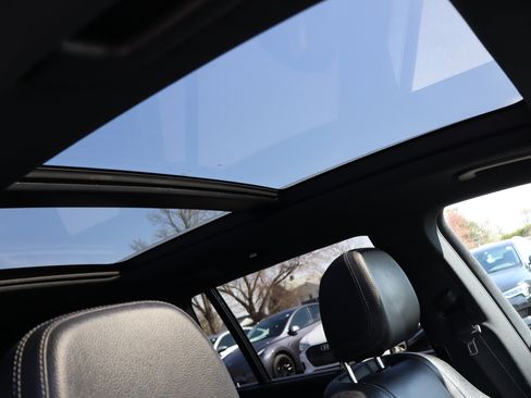 Used 2021 Mercedes-Benz GLS 450 4MATIC image 17