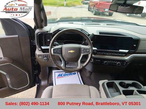 Used 2022 Chevrolet Silverado 1500 LT w/ Z71 Off-Road Package AWD/4WD image 15