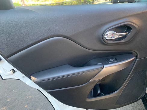 Used 2021 Jeep Cherokee Latitude Lux w/ Sun & Sound Group image 17